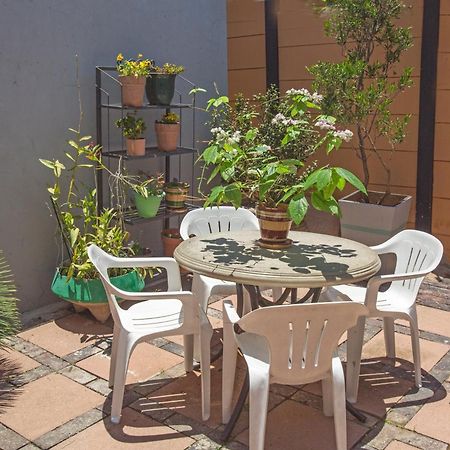 Spacious Garden Cottage 요하네스버그 외부 사진