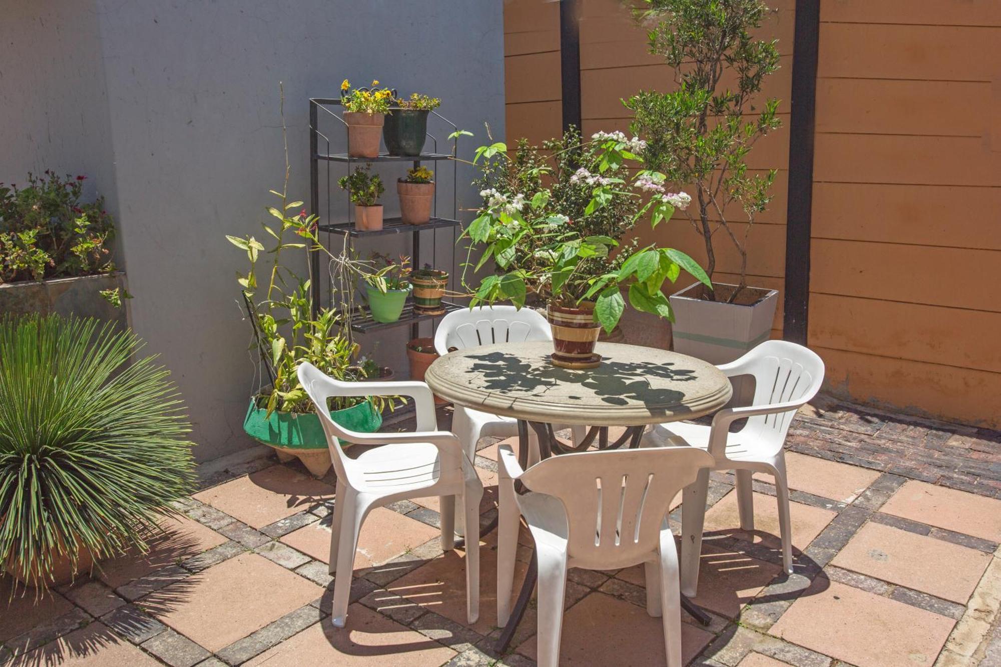 Spacious Garden Cottage 요하네스버그 외부 사진